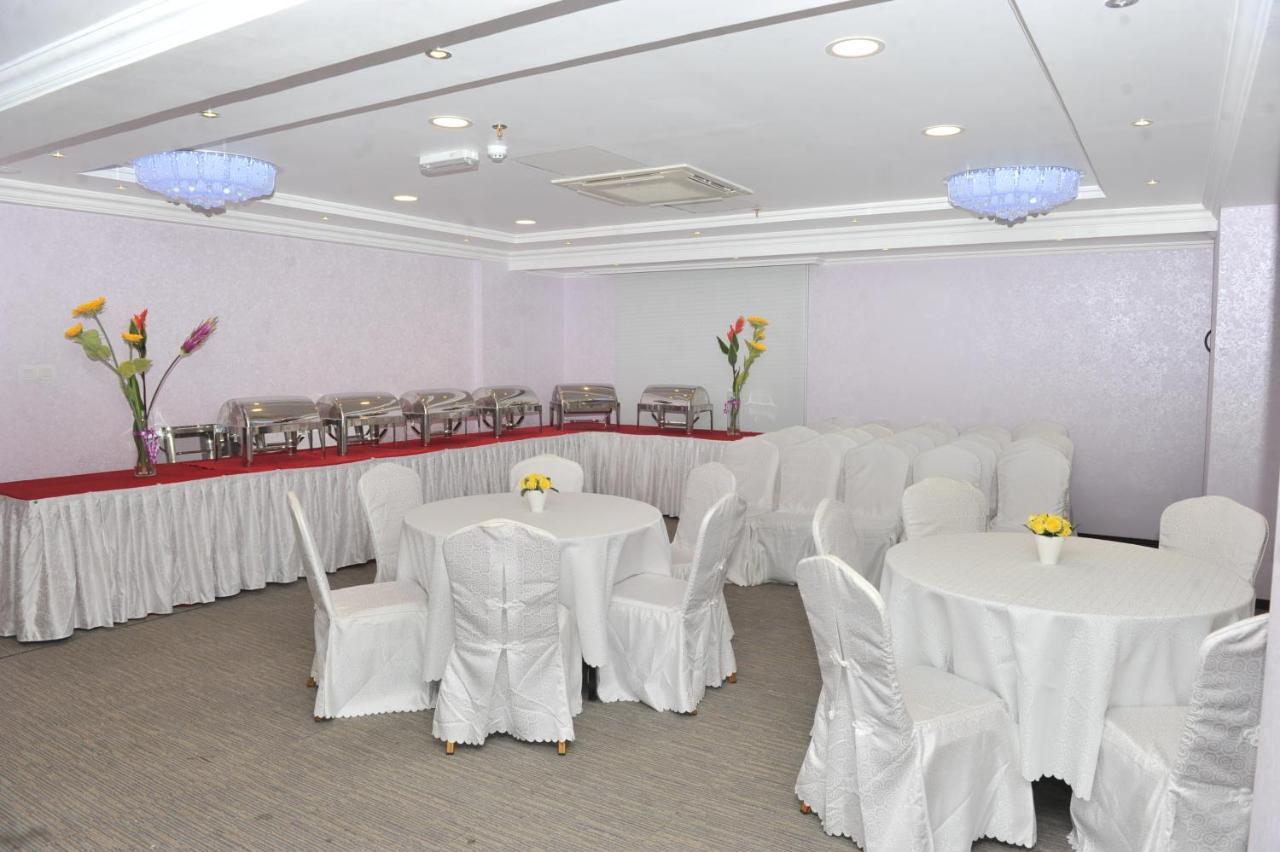 Al Reef Hotel Маскат Экстерьер фото